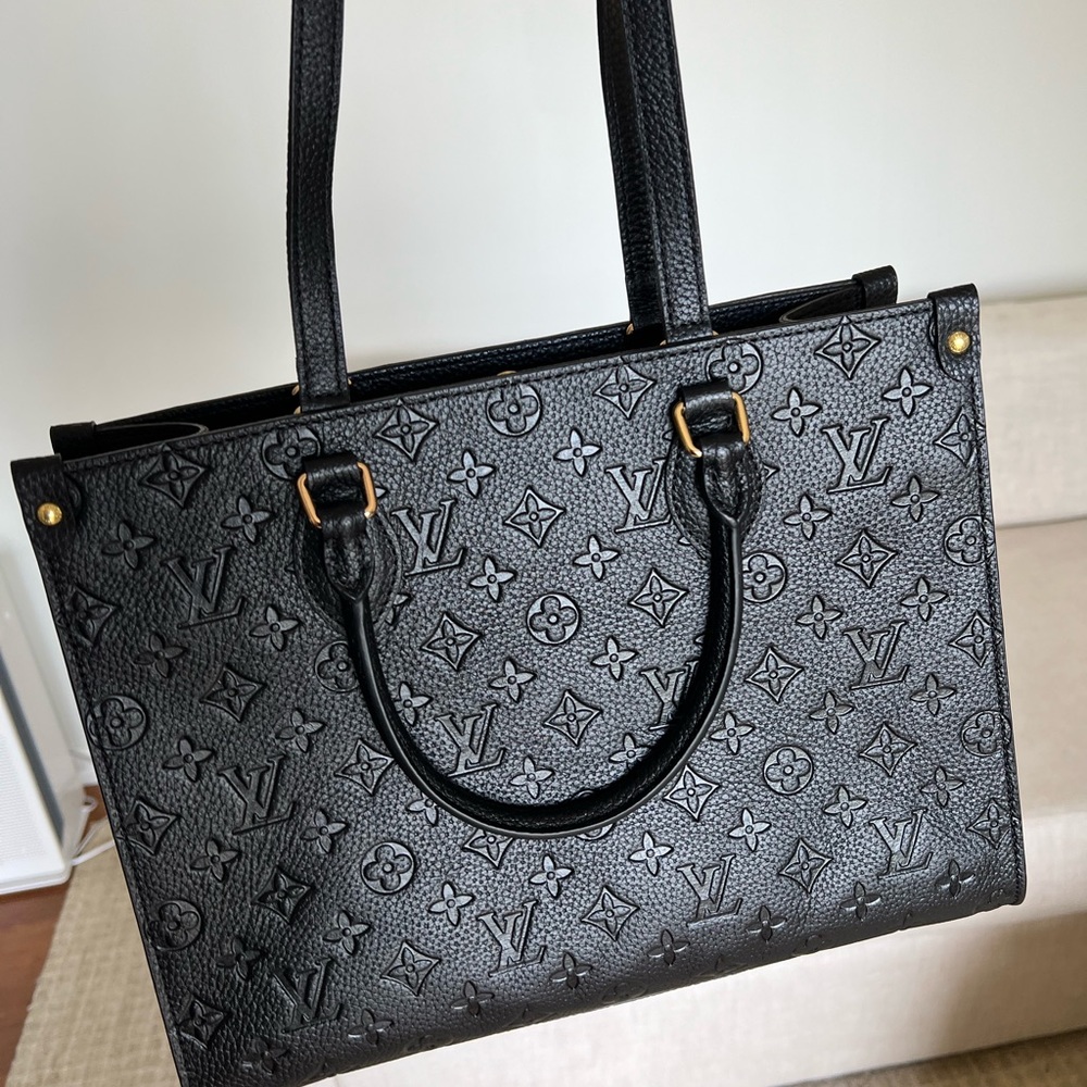 - On the go MM shoulder bag